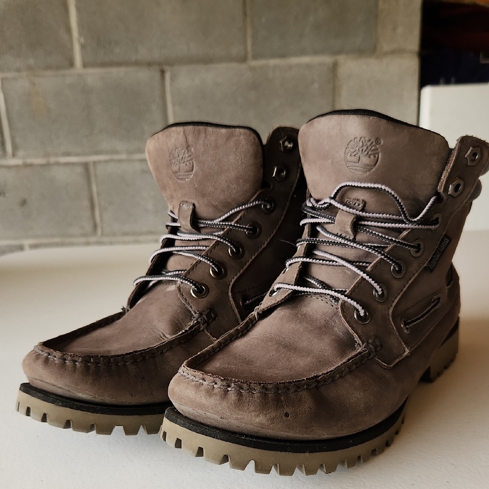Timberland Brown Rugged Boots with Moc-Toe Design. Good Used Codition